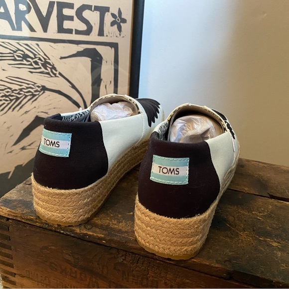 NWT Ladies Toms size 9, espadrilles style - Picture 5 of 6